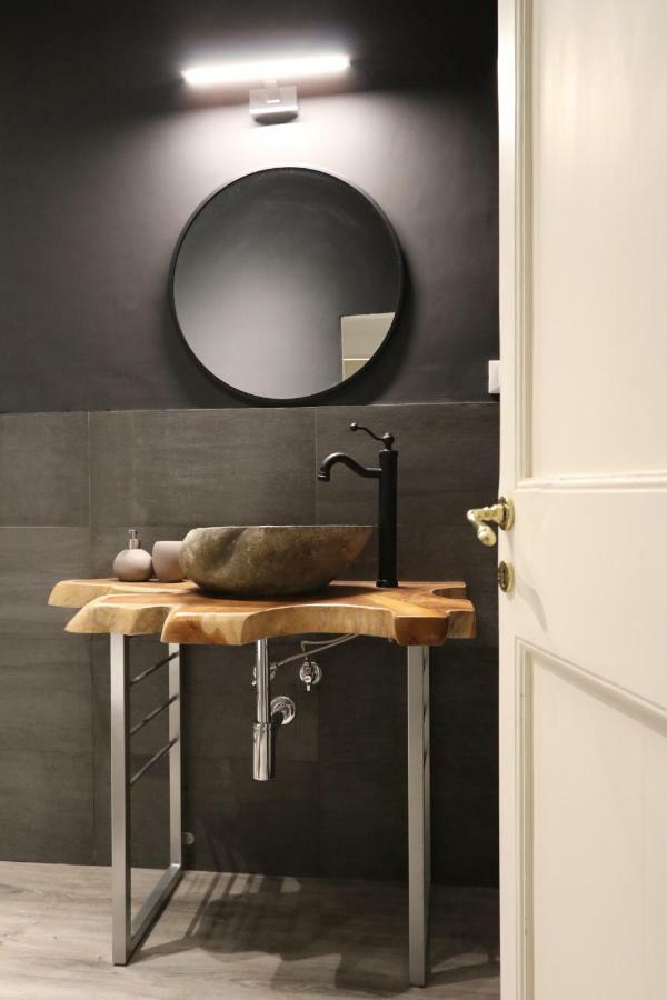 Lovely Apt Really Downtown - Free Private Parking Included! - Genoa Ngoại thất bức ảnh