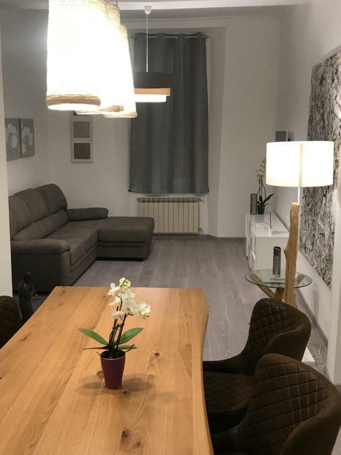 Lovely Apt Really Downtown - Free Private Parking Included! - Genoa Ngoại thất bức ảnh